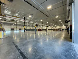 Each bay has its airlines and electrical cables on 10-foot mounted reels, providing technicians quick access without worrying about tripping over lines running across the floor. Each bay has its airlines and electrical cables on 10-foot mounted reels, providing technicians quick access without worrying about tripping over lines running across the floor.
