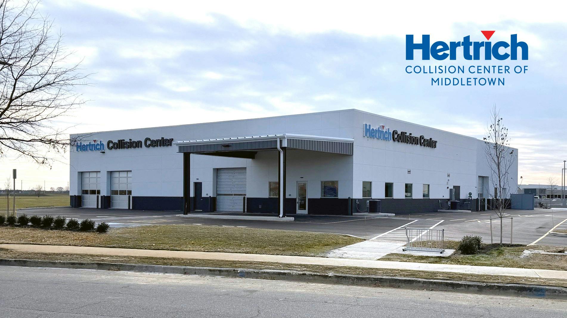 696a8838cdc55702f0182b6d Middletown Collision Exterior W Logo