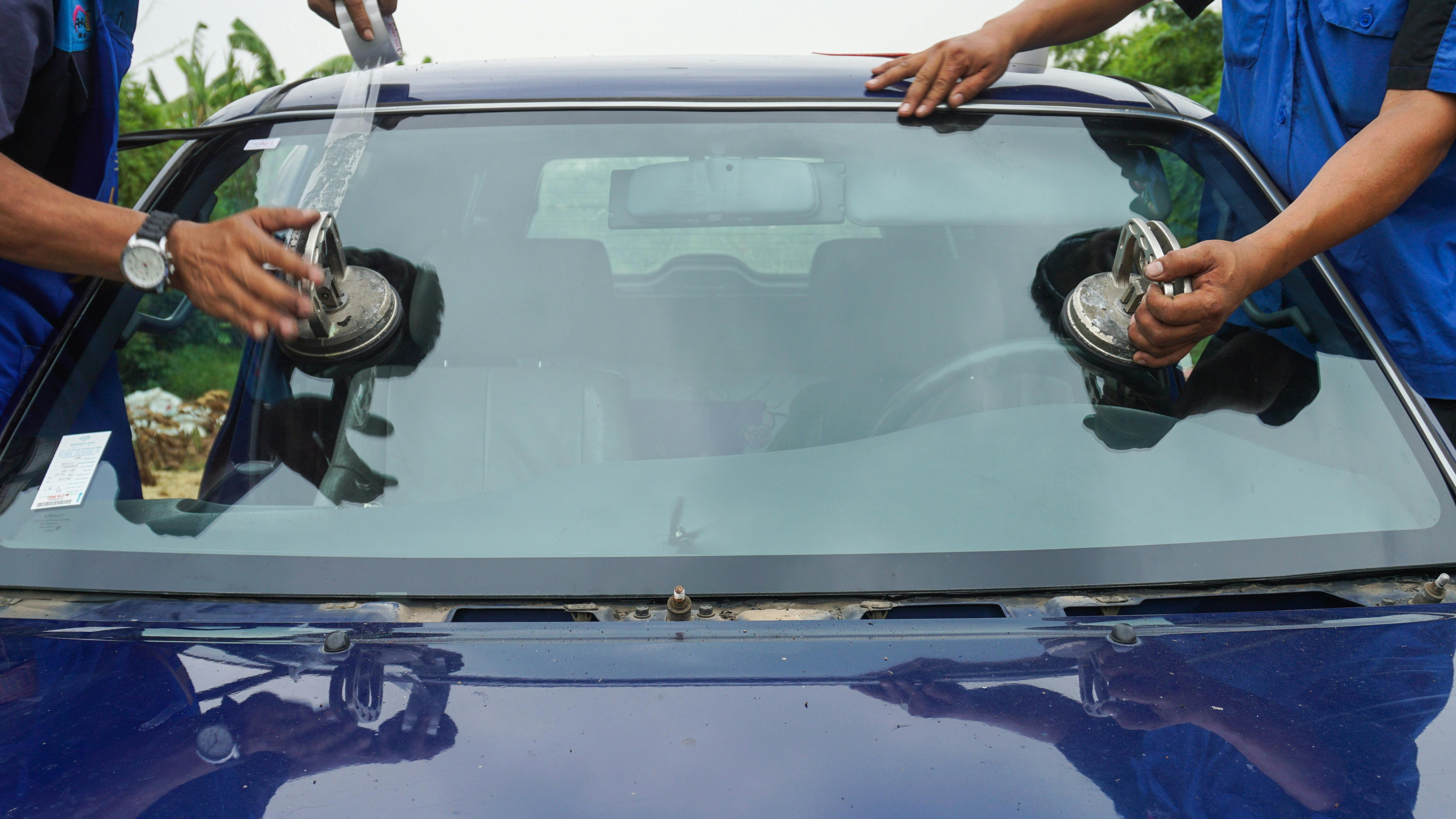 696aabf742752b6667343711 68061d57dd823f2236df666bwindshield Installation Ad