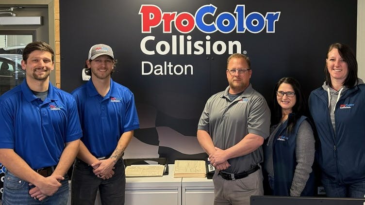procolor_collision_dalton_team_photo