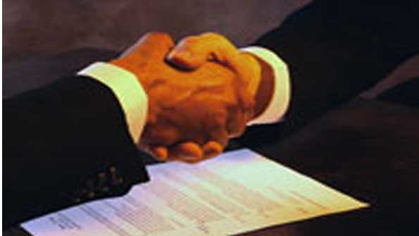 Refrigeratedtransporter 1093 Hands Shake Over Contract