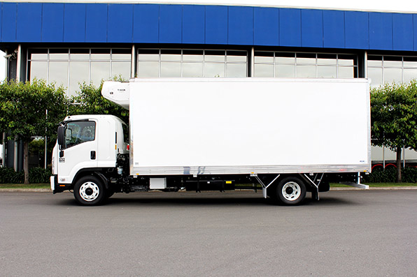 Refrigeratedtransporter 2159 Maxitrans Peki Body