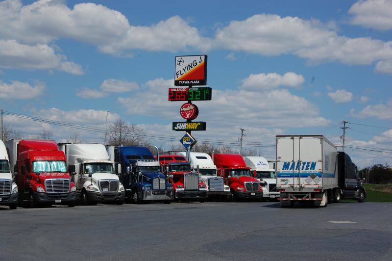 Fleetowner Com Sites Fleetowner com Files Uploads 2015 06 Trucks Parked2