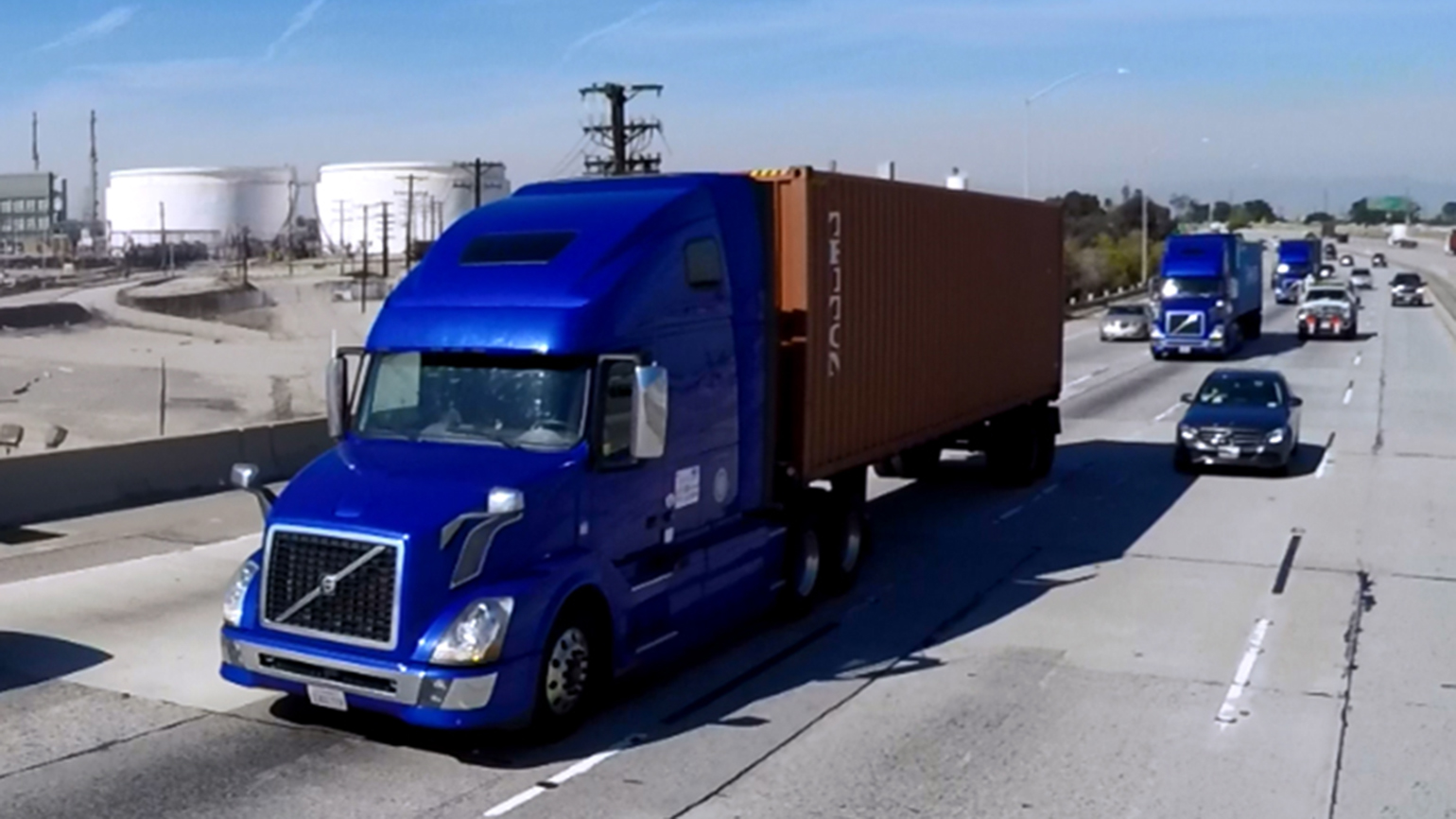 Trucker 1164 031317 Volvo Platooning Web