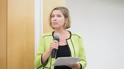 Fleetowner Com Sites Fleetowner com Files Uploads 2017 08 30 083017 Jennifer Rumsey Cummins Agm Fleetowner Com Sites Fleetowner com Files Uploads 2017 08 30 083017 Jennifer Rumsey Cummins Agm