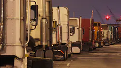 Refrigeratedtransporter 3073 Port Of La Trucks In Queue Refrigeratedtransporter 3073 Port Of La Trucks In Queue