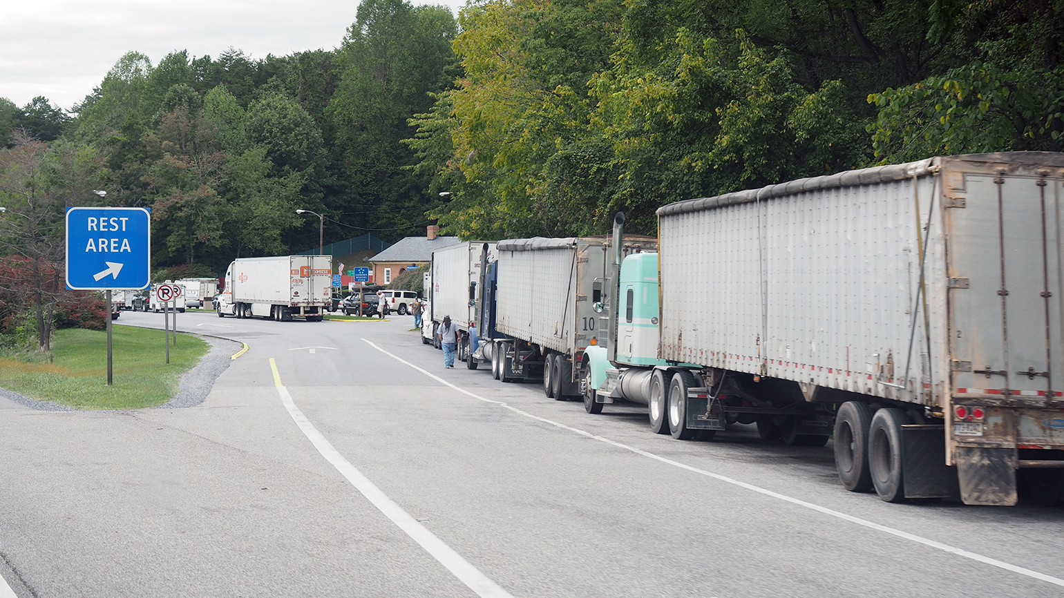 Trucker 8343 042018 Hos Rules Parking Agm 0 2