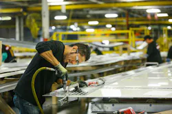 Www Fleetowner Com Sites Fleetowner com Files Web Man Working On Trailer Www Fleetowner Com Sites Fleetowner com Files Web Man Working On Trailer