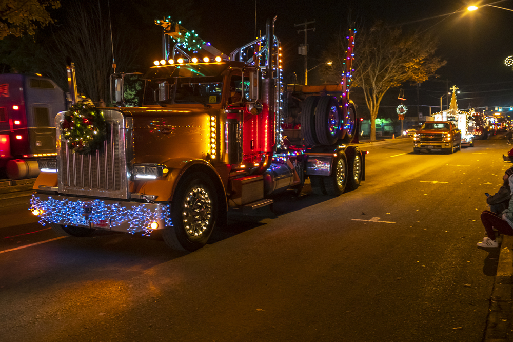 Trucker 8409 122118 Christmas Truck 0
