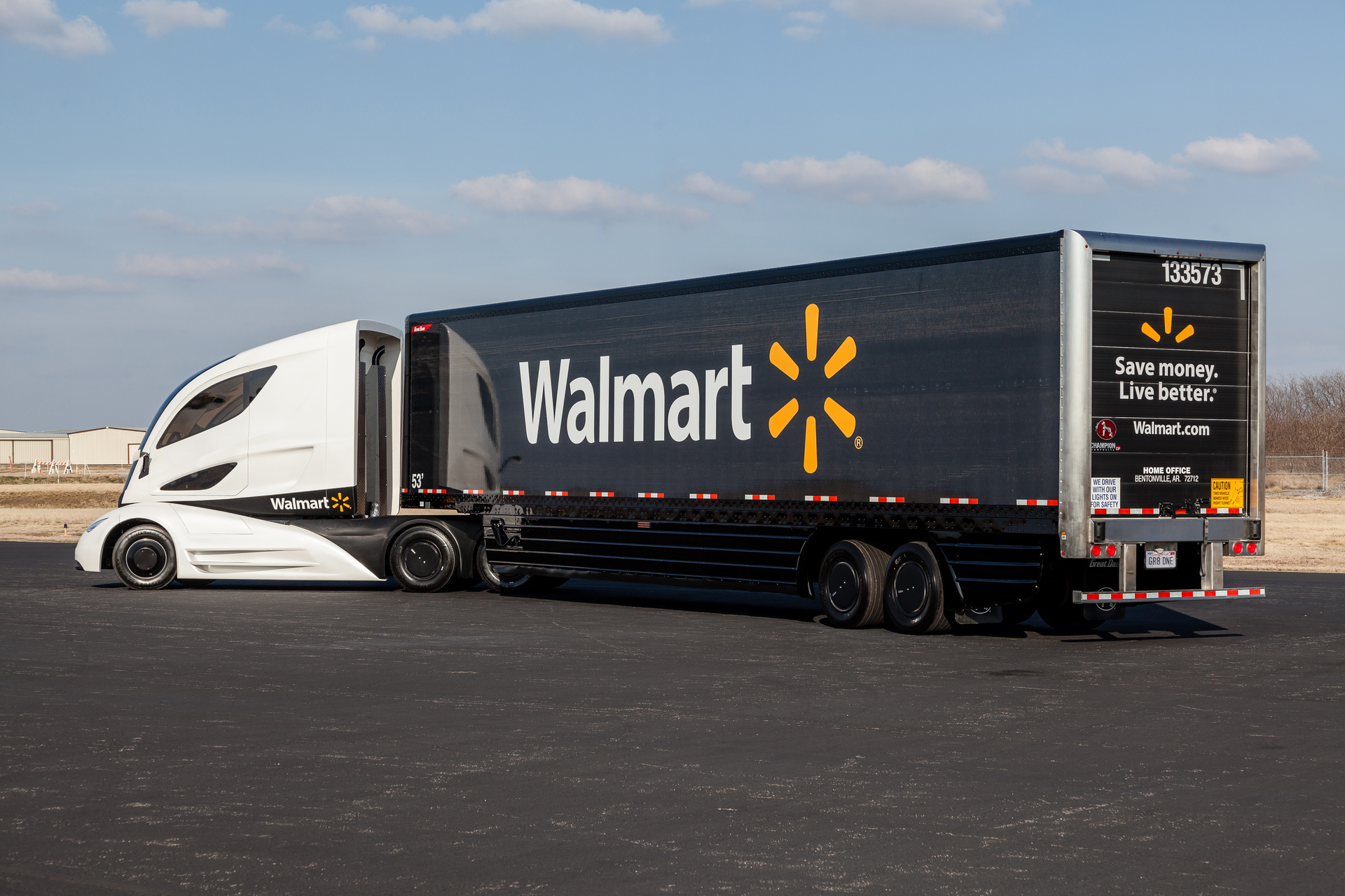 Later this year Walmart will evaluate this concept combination39s realworld performance factors via testing on a track as the tractor unit is not quotroad legalquot