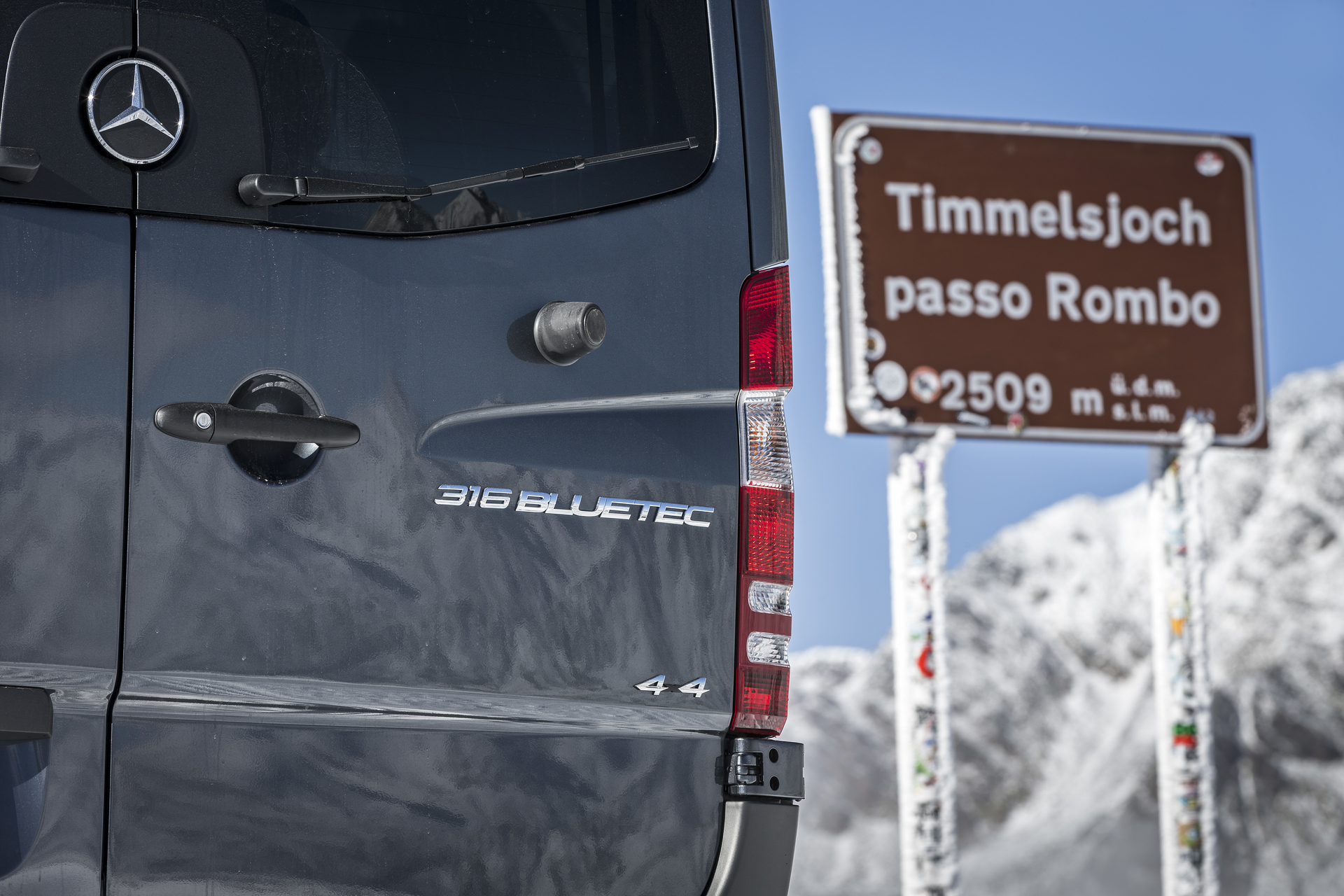 ldquoWe are studying the market very closely as we consider if and when we would bring a smallmidsize van hererdquo Bernhard J Glaser new chief of Daimlerrsquos US commercialvan business unit