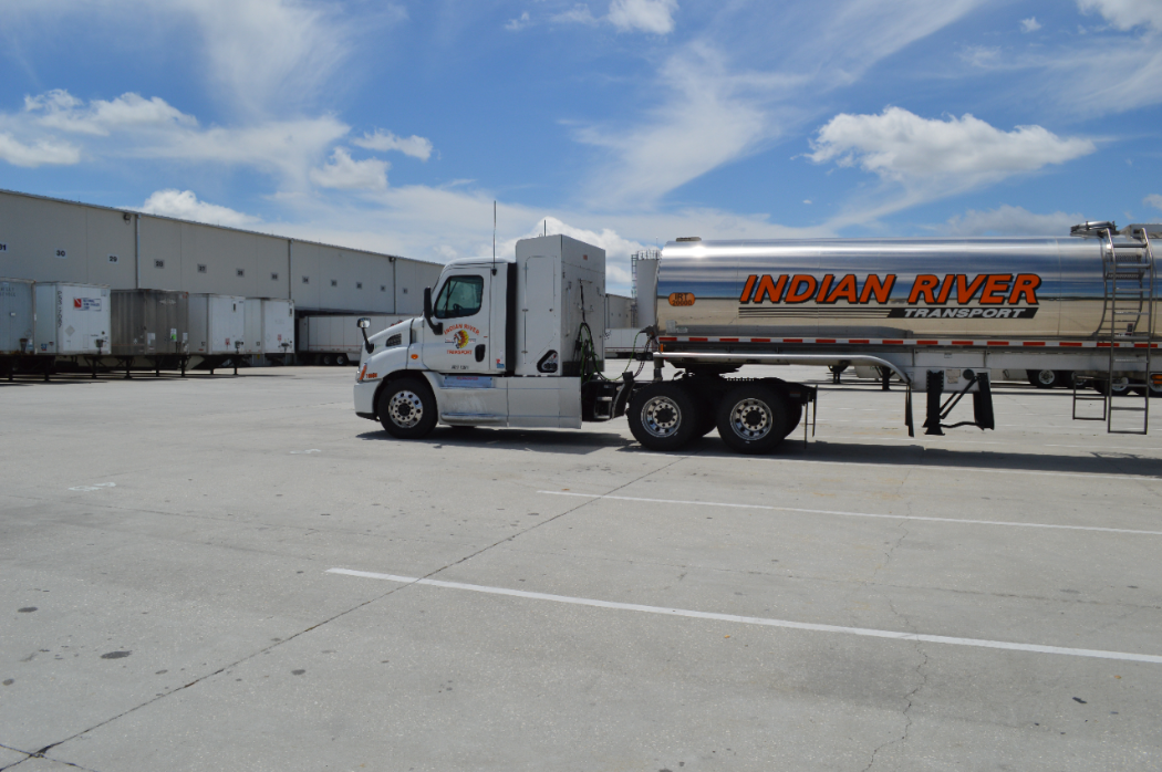 Indian River Transport adds Freightliner natural gas trucks to fleet