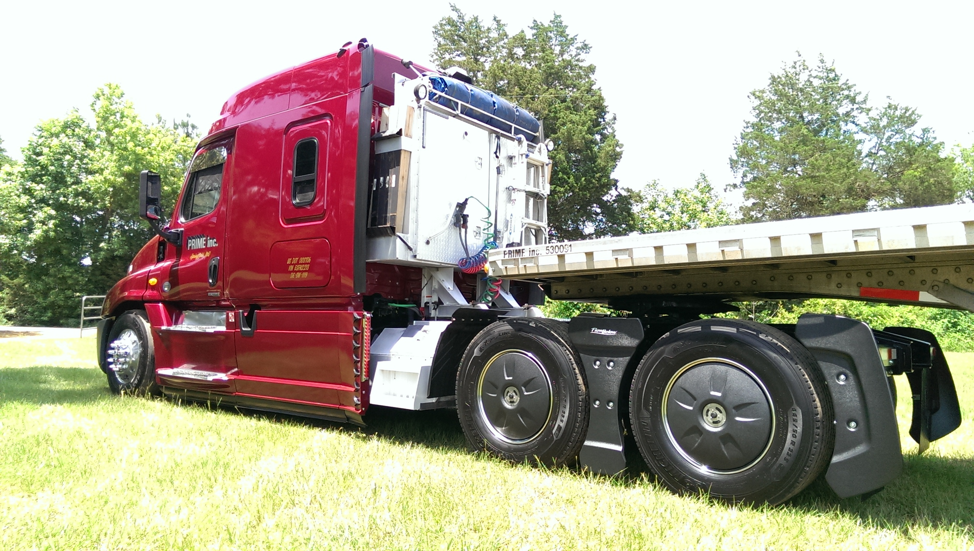 FlowBelow AeroKit installed on flatbed truck