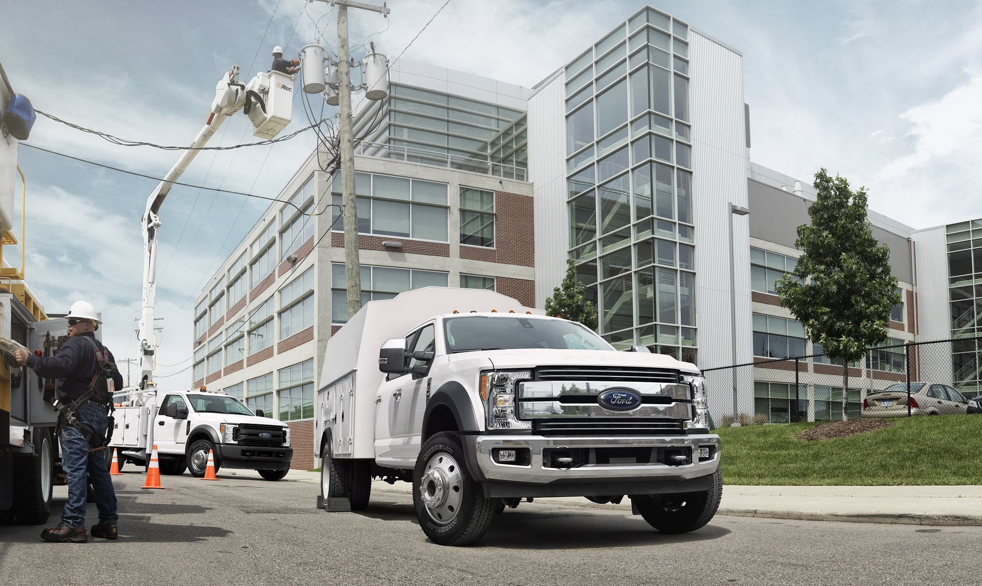 Ford Super Duty aerial and utility truck