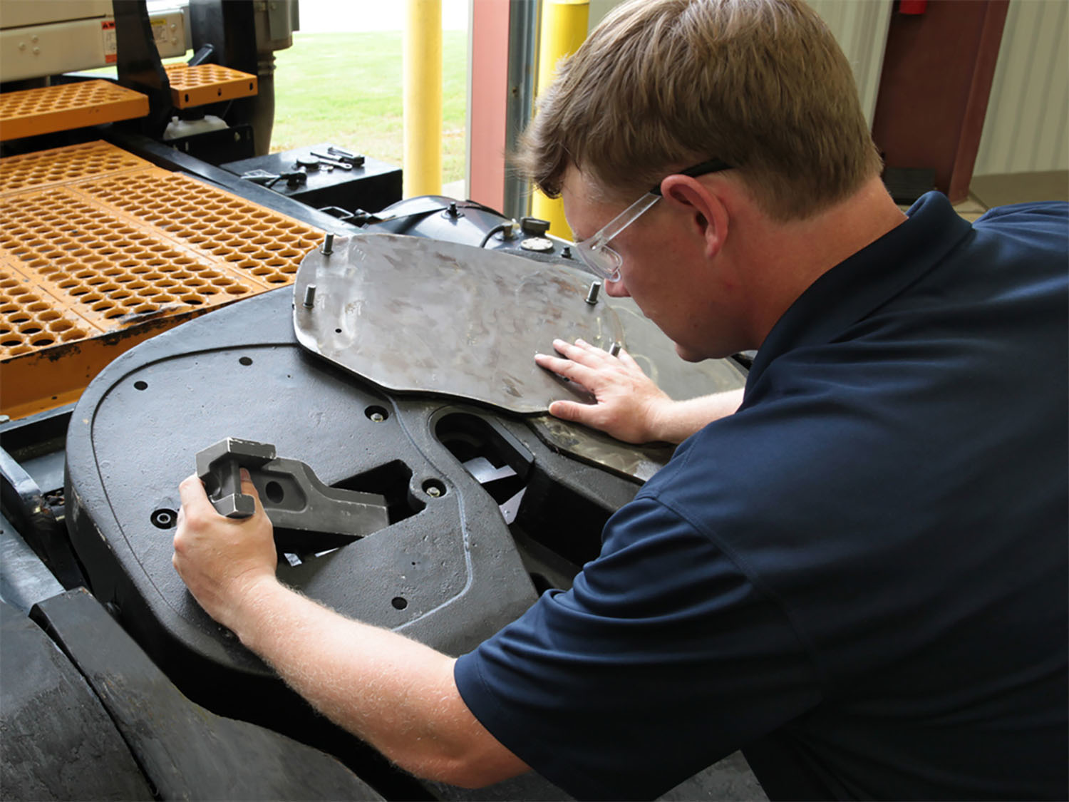 A technician removes a wear plate to rebuild the Fontaine Armor fifth wheel from the top side