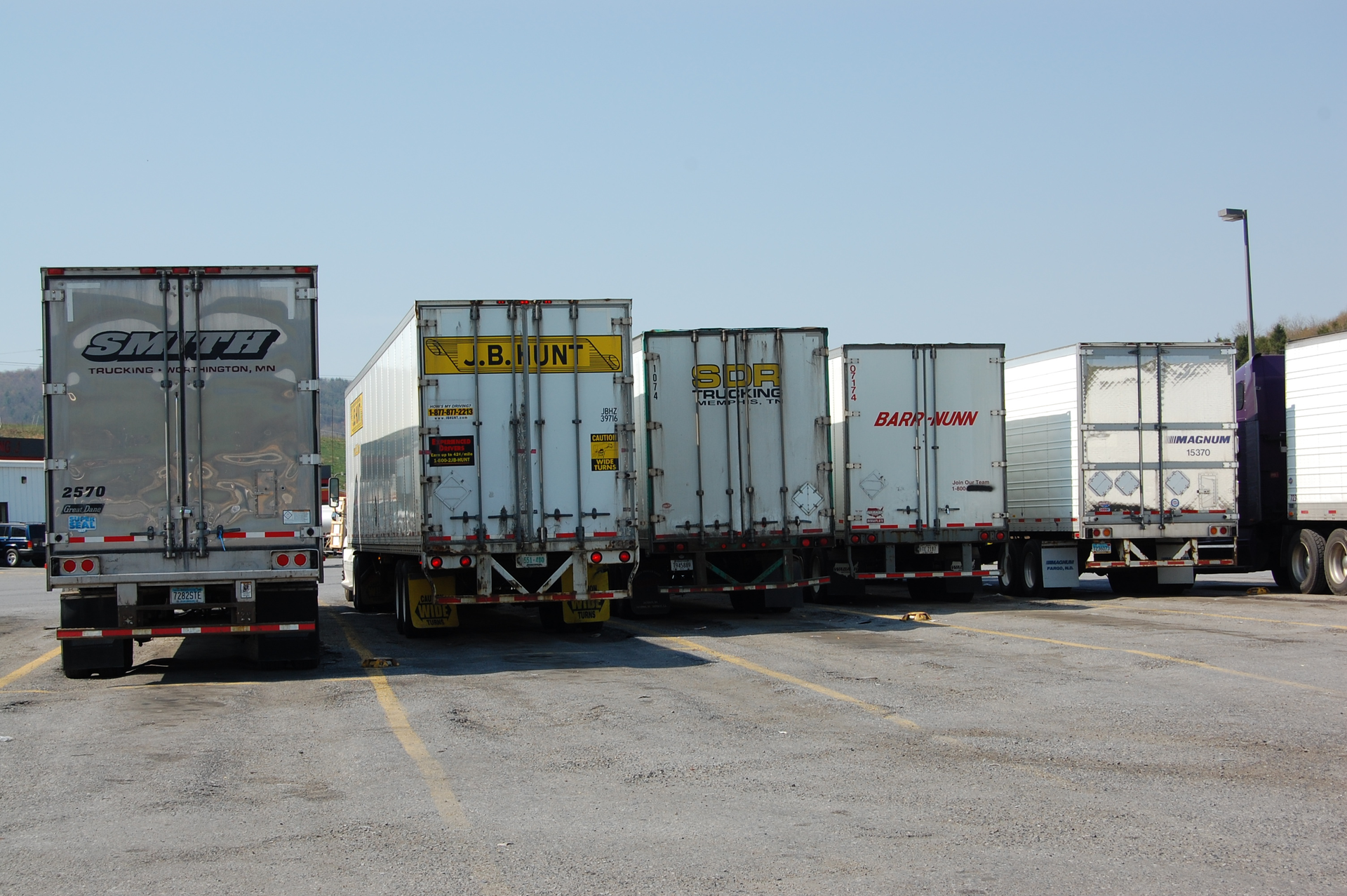 Yet ATA39s Bob Costello noted that economic growth quotremains mixedquot and he expects the recent quotchoppy patternquot in tonnage to continue for the next quarter or two Photo by Sean KilcarrFleet Owner