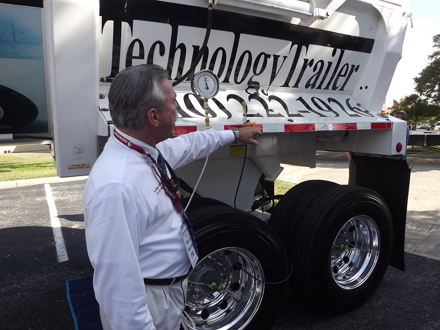 Trailer tire inflation system