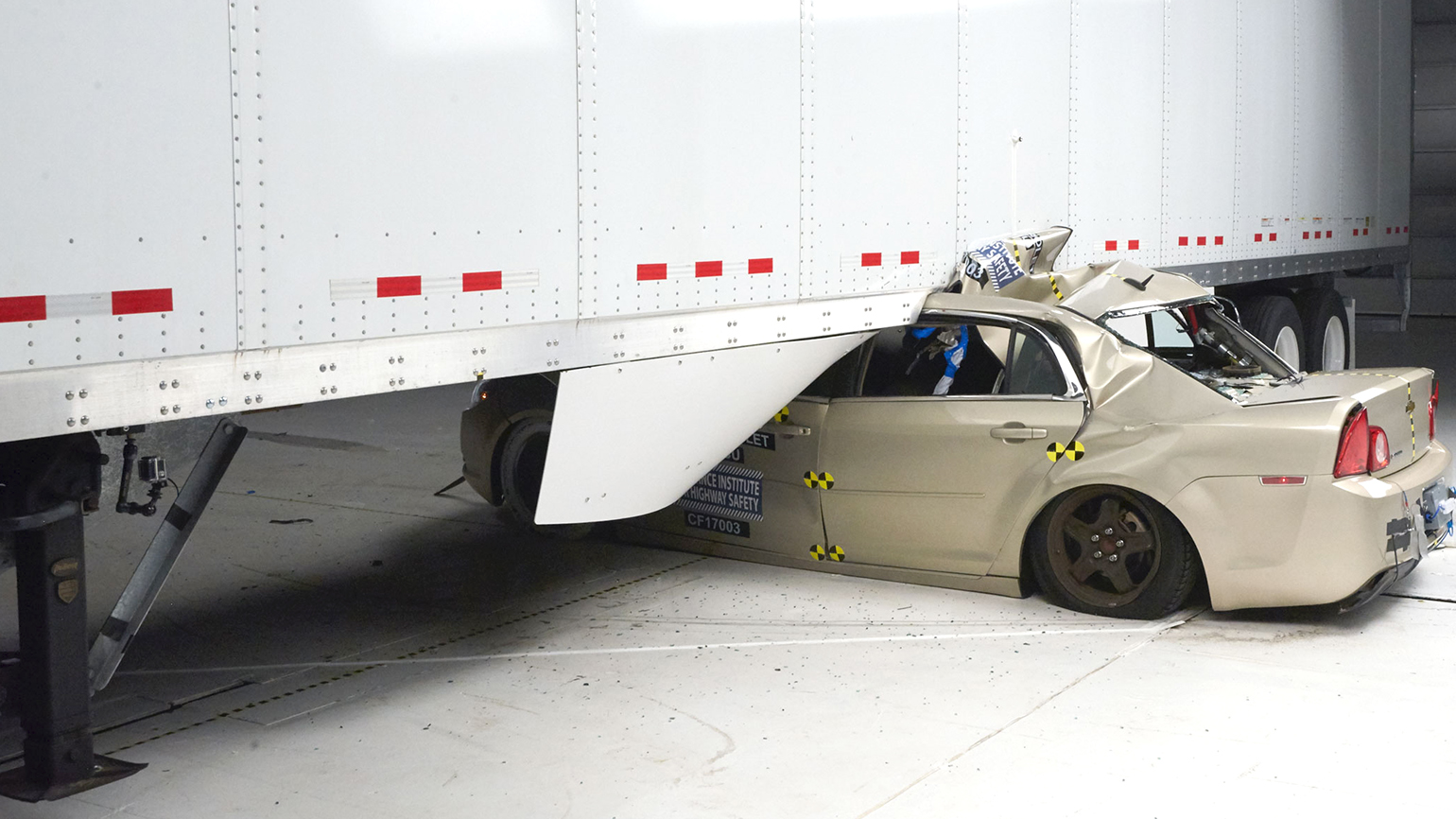 Wellbuilt underride guard protective devices on truck trailers can prevent these types of collisions mdash which account for about one out of every five passenger vehicle occupant deaths in twovehicle crashes between passenger cars and heavy trucks each year mdash according to a new study from IIHS released today IIHS photo
