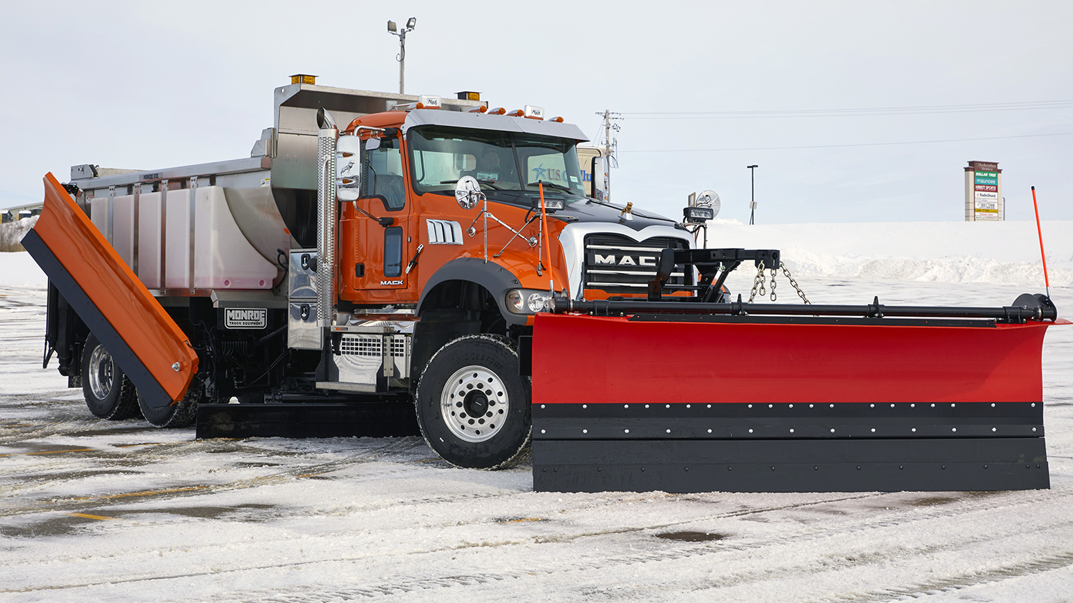 Mack underbody scraper