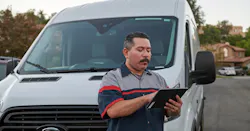 Verizon Connect field service worker Verizon Connect field service worker