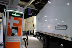 freightliner-em2-charge-nacv.jpg freightliner-em2-charge-nacv.jpg