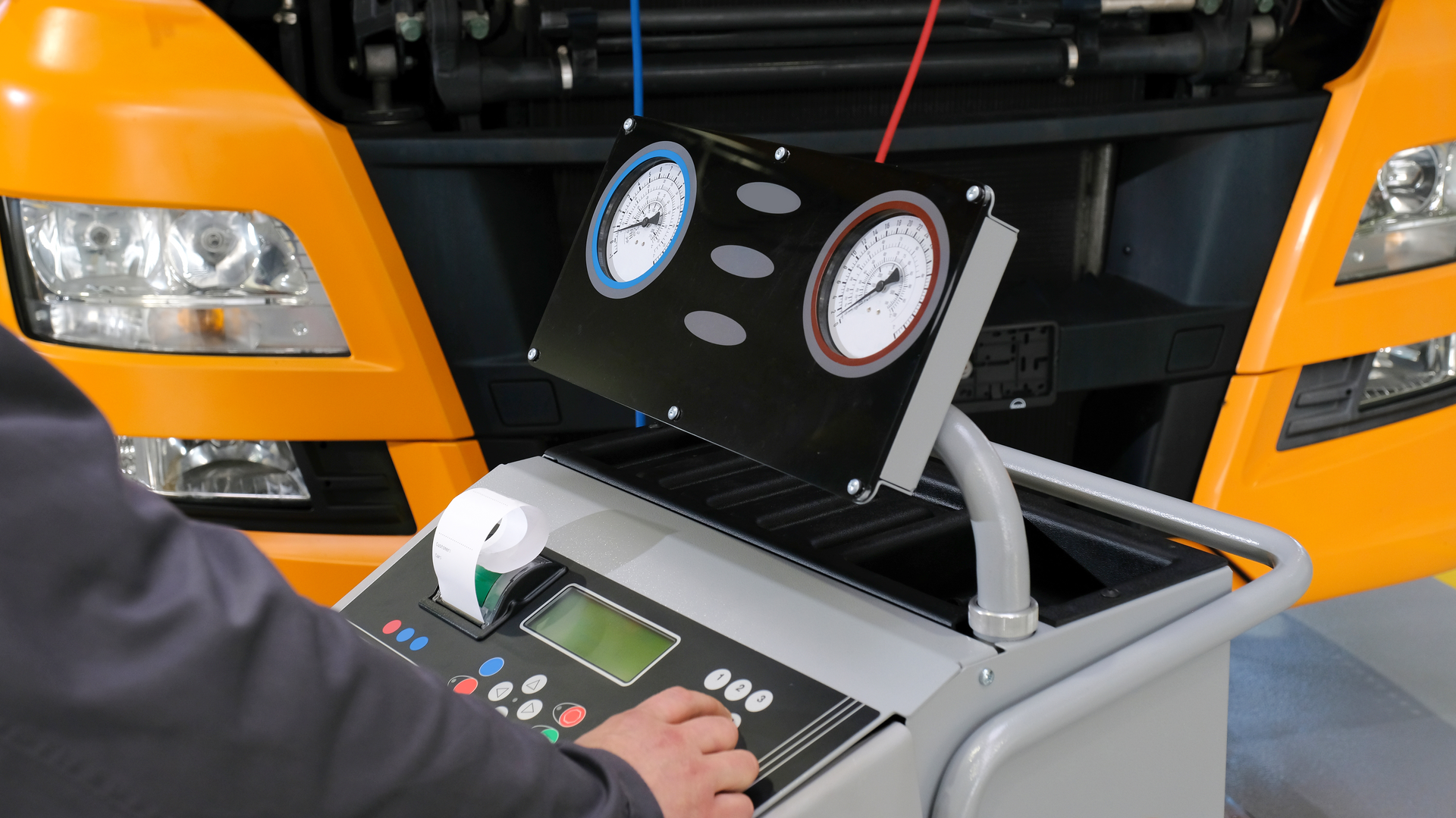 Computer Diagnostics Truck Repair Maintenance Andrii Shablovskyi Dreamstime 60181b8053117