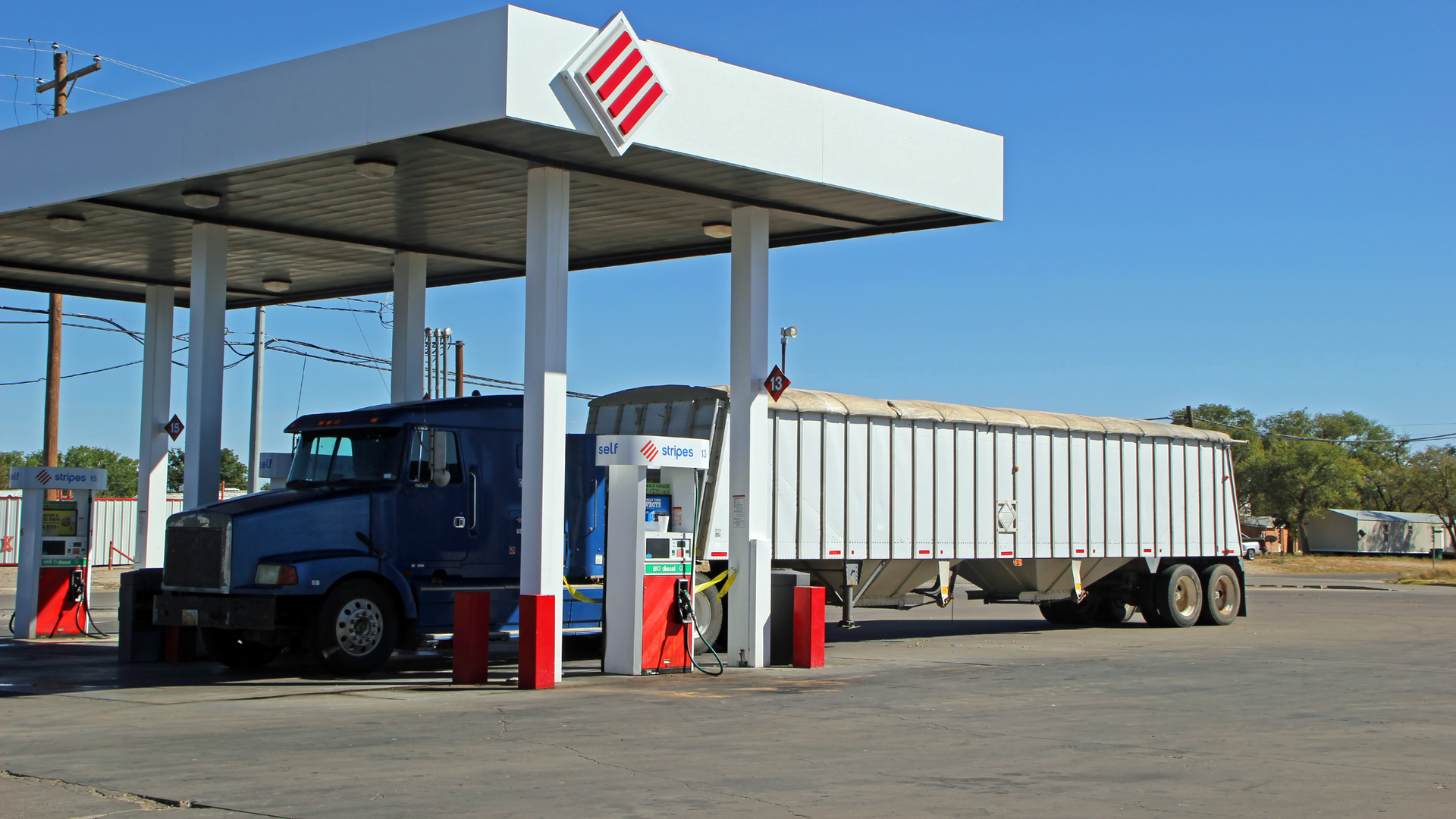 Semi Truck Gas Station Palms Dreamstime 6064856a10411