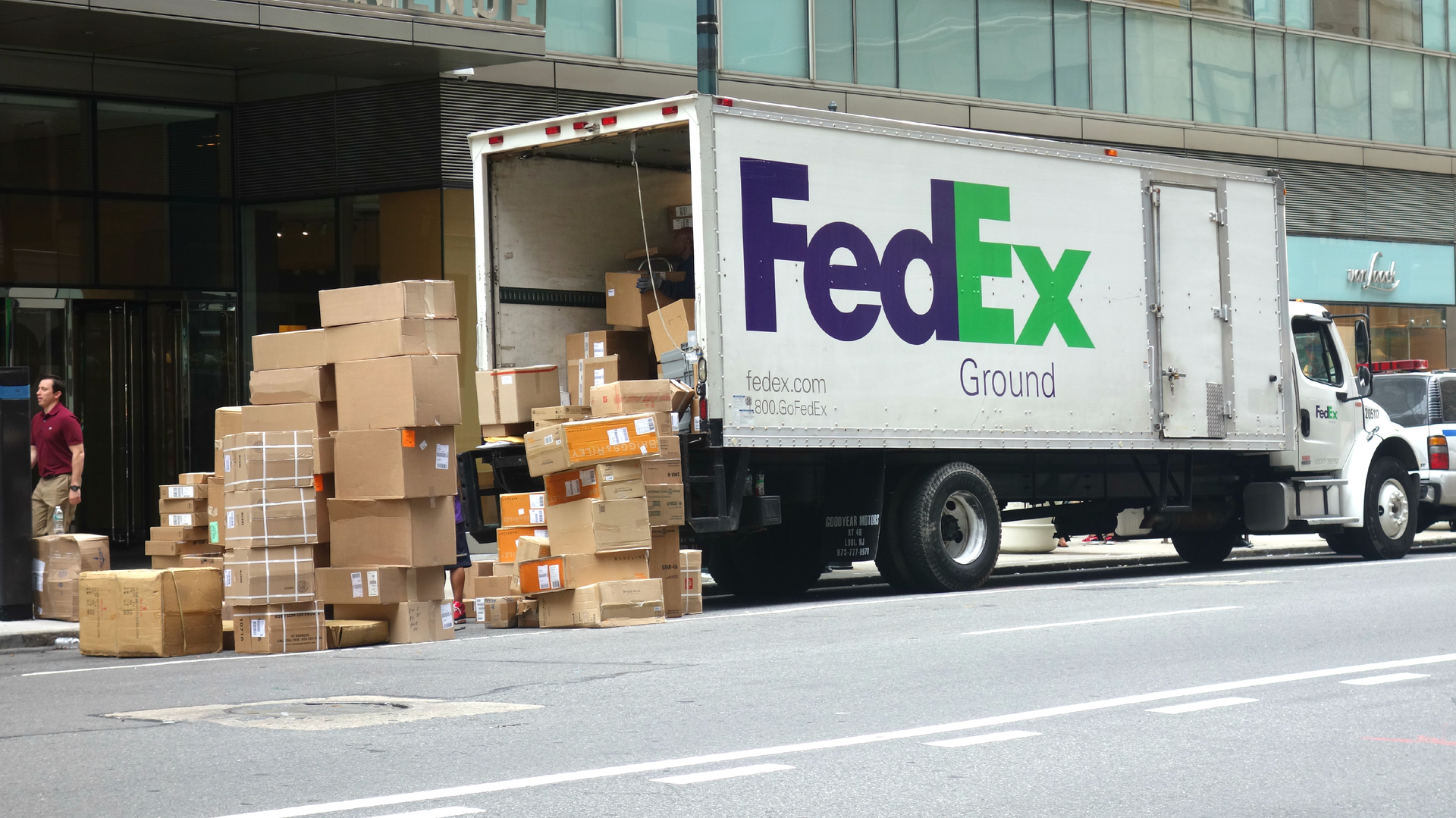Dreamstime Xxl 42083270 Fed Ex Delivery Truck Bigapplestock 60d08bbdea53a