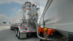 Pulsating brake-activated lamps, in addition to standard steady-burning brake lamps, can help avoid rear-end collisions. Pulsating brake-activated lamps, in addition to standard steady-burning brake lamps, can help avoid rear-end collisions.