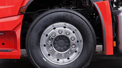 Semi Truck Tire Plg Foto Dreamstime 60e4646567e36 Semi Truck Tire Plg Foto Dreamstime 60e4646567e36