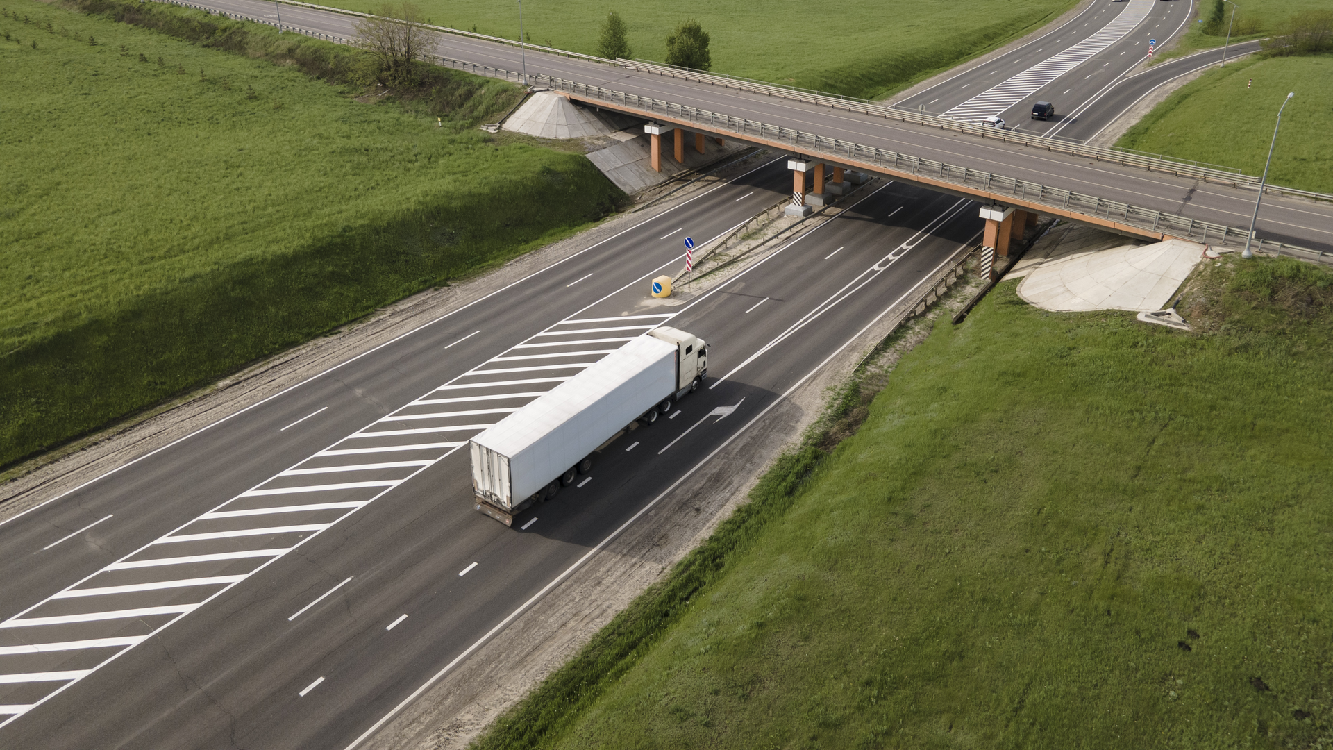 Semi Truck Highway 220682053 Chepko Dreamstime 6126452be98d6