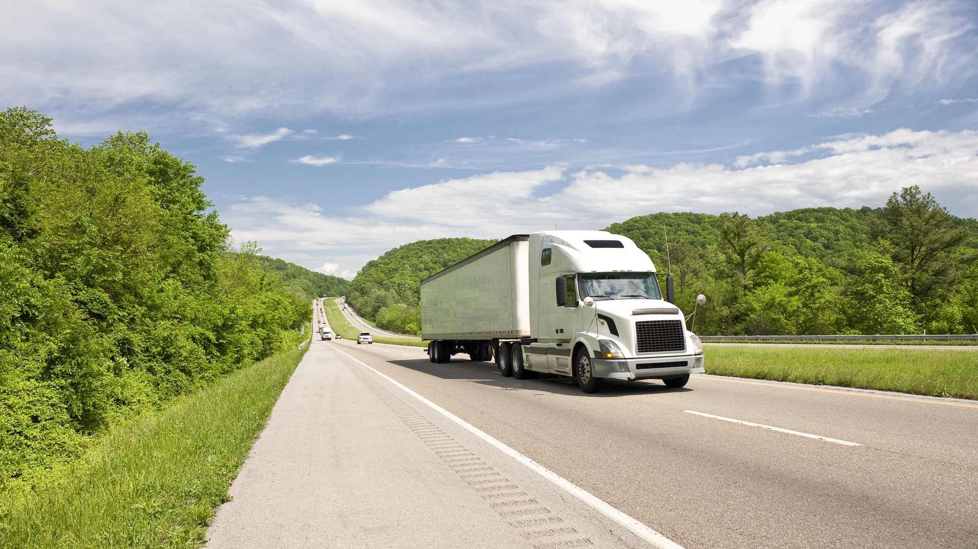 Semi Truck 51847771 Carolyn Franks Dreamstime 613a773bbee85