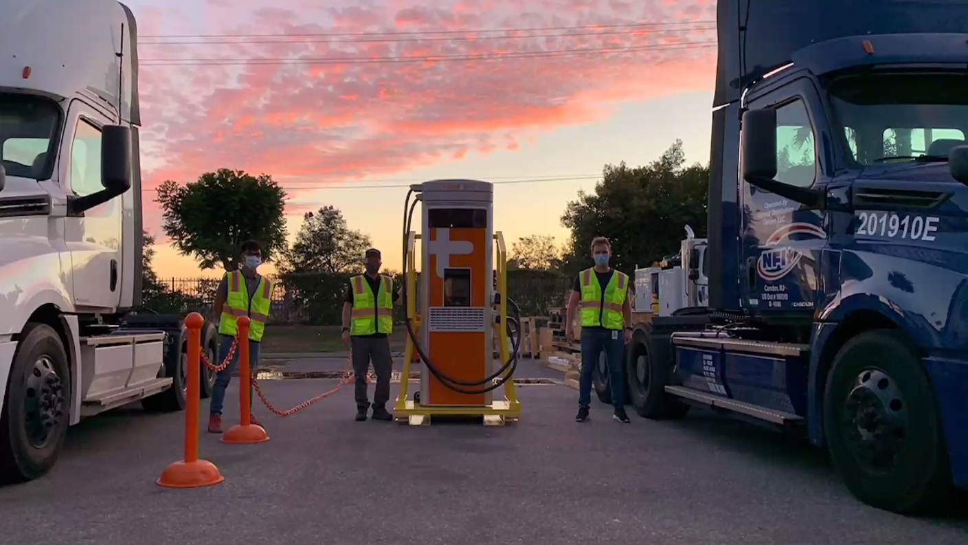 Dtna Electric Trucks Charging With People 623b1c85b34e4