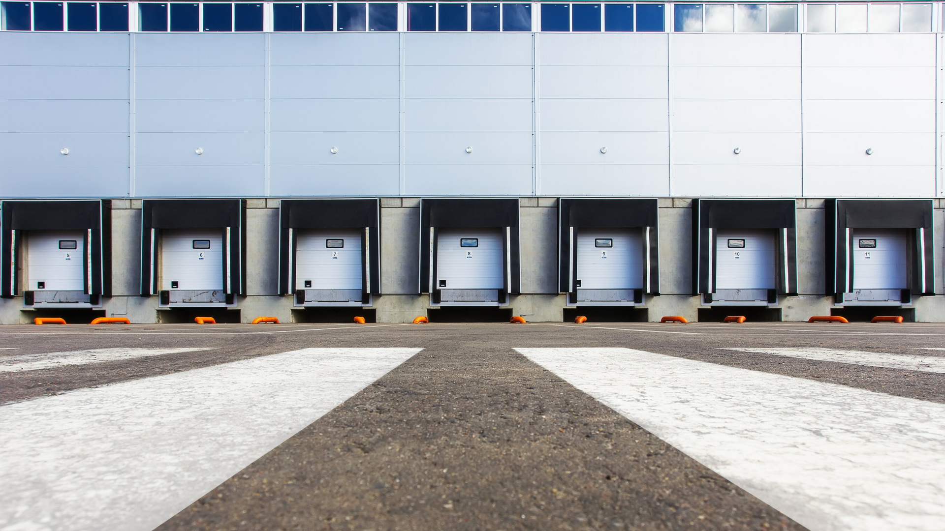 The facility, built to house 35,000 sq. ft. of dry storage and an additional 13,000 sq. ft. of temperature-controlled space, provides a strategic expansion for both First Call and Horton&rsquo;s shipping, warehousing, and distribution networks.