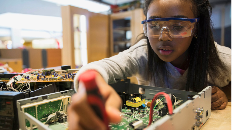 Fab Lab 64b02a8ae587e