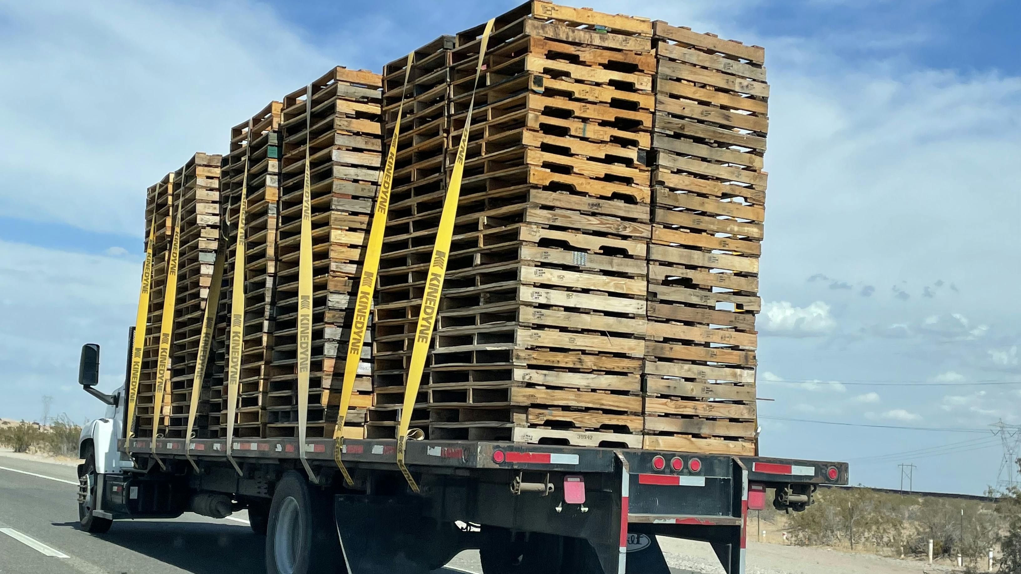 kinedyne_straps_on_a_flatbed