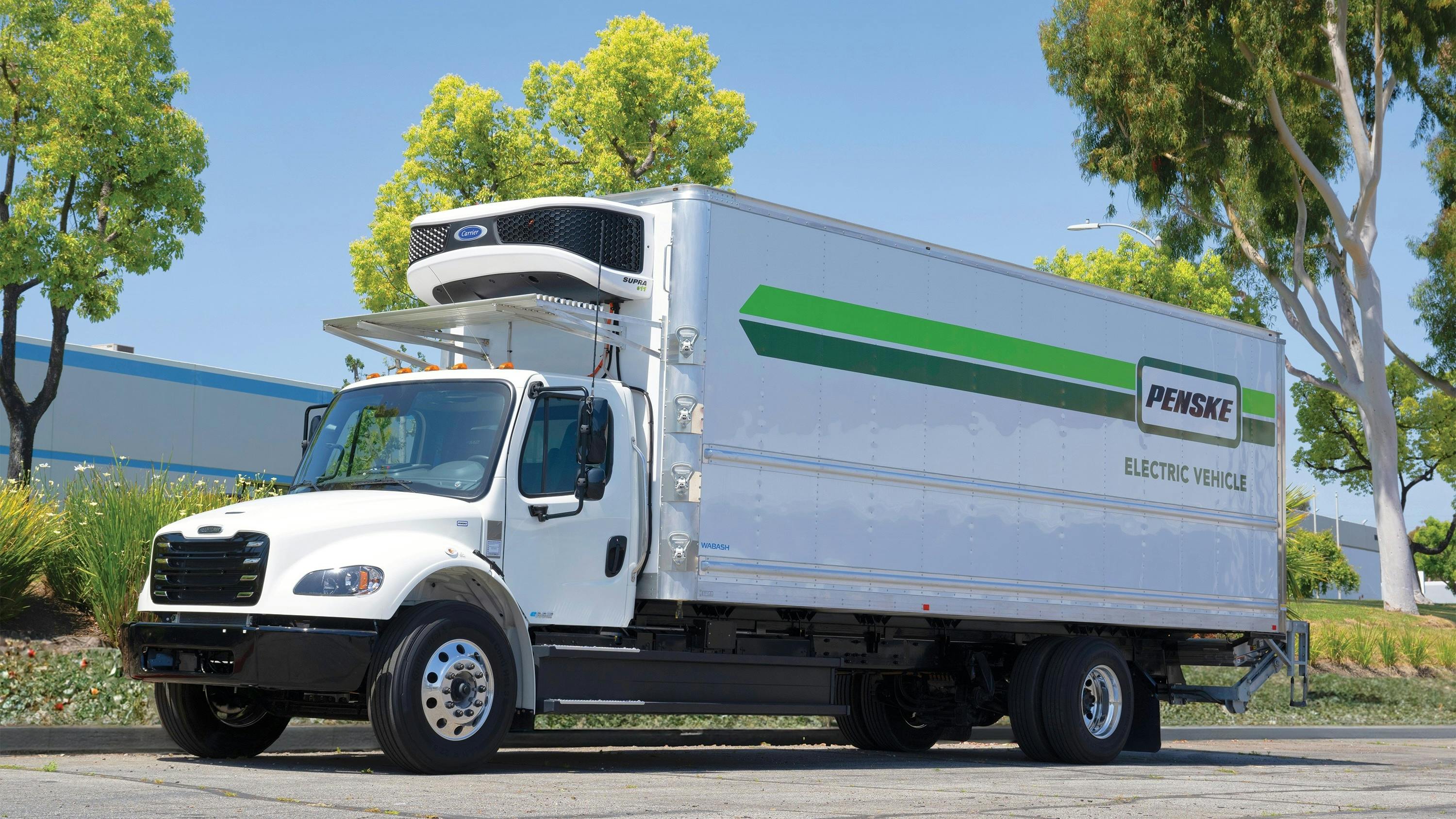Penske Truck Leasing recently collaborated on an all-electric medium-duty refrigerated truck featuring a Freightliner eM2 electric chassis and Carrier Transicold Supra e11 electric transport refrigeration unit.