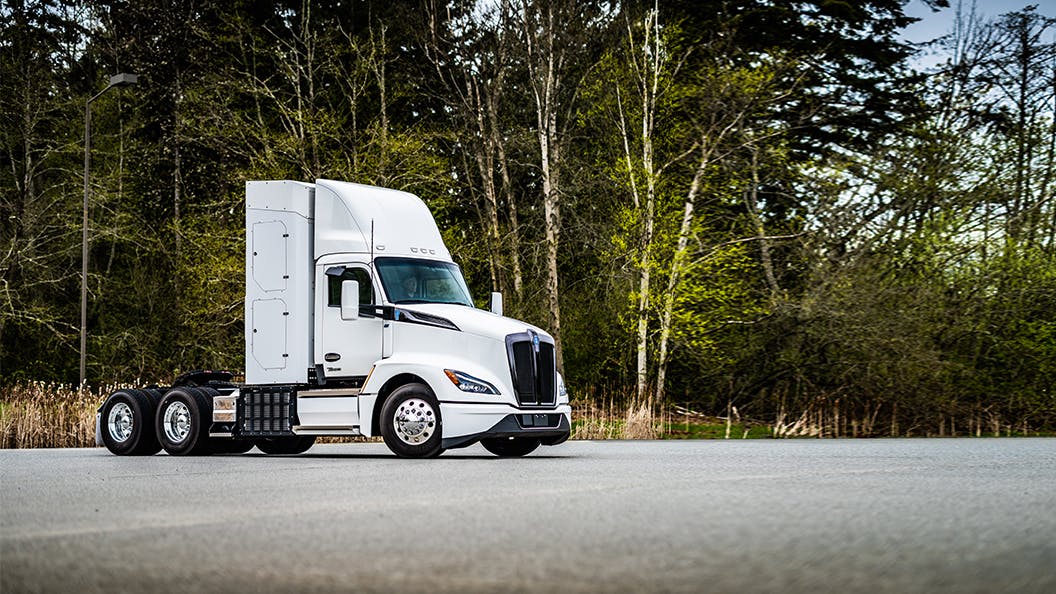 The T680 FCEV is expected to go into serial production in 2025 to offer fleet customers a range up to 450 miles.