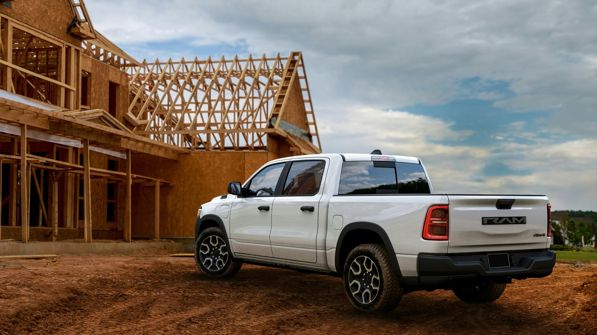 The Ramcharger features a Pentastar 3.6L engine that gives the truck mechanical power, which converts to electrical power for maximum efficiency.