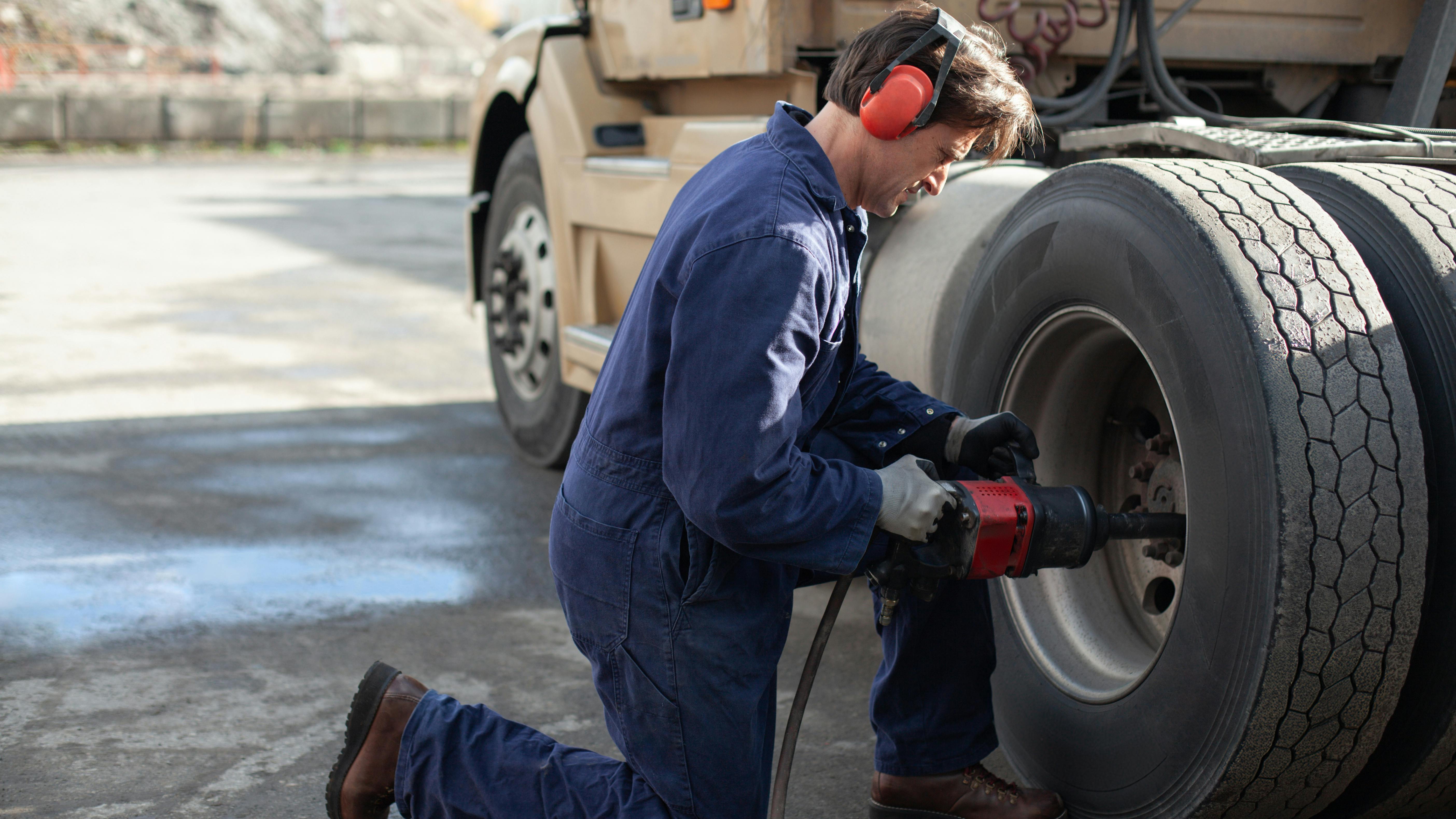 truck tire lug nut removal with air compressor