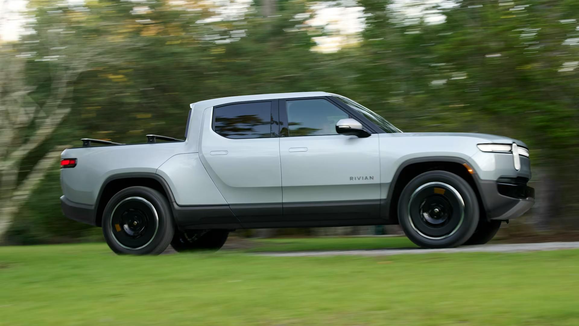 Turn signals that do not function properly, failing to indicate the driver's intention to change direction, increase the risk of a crash.