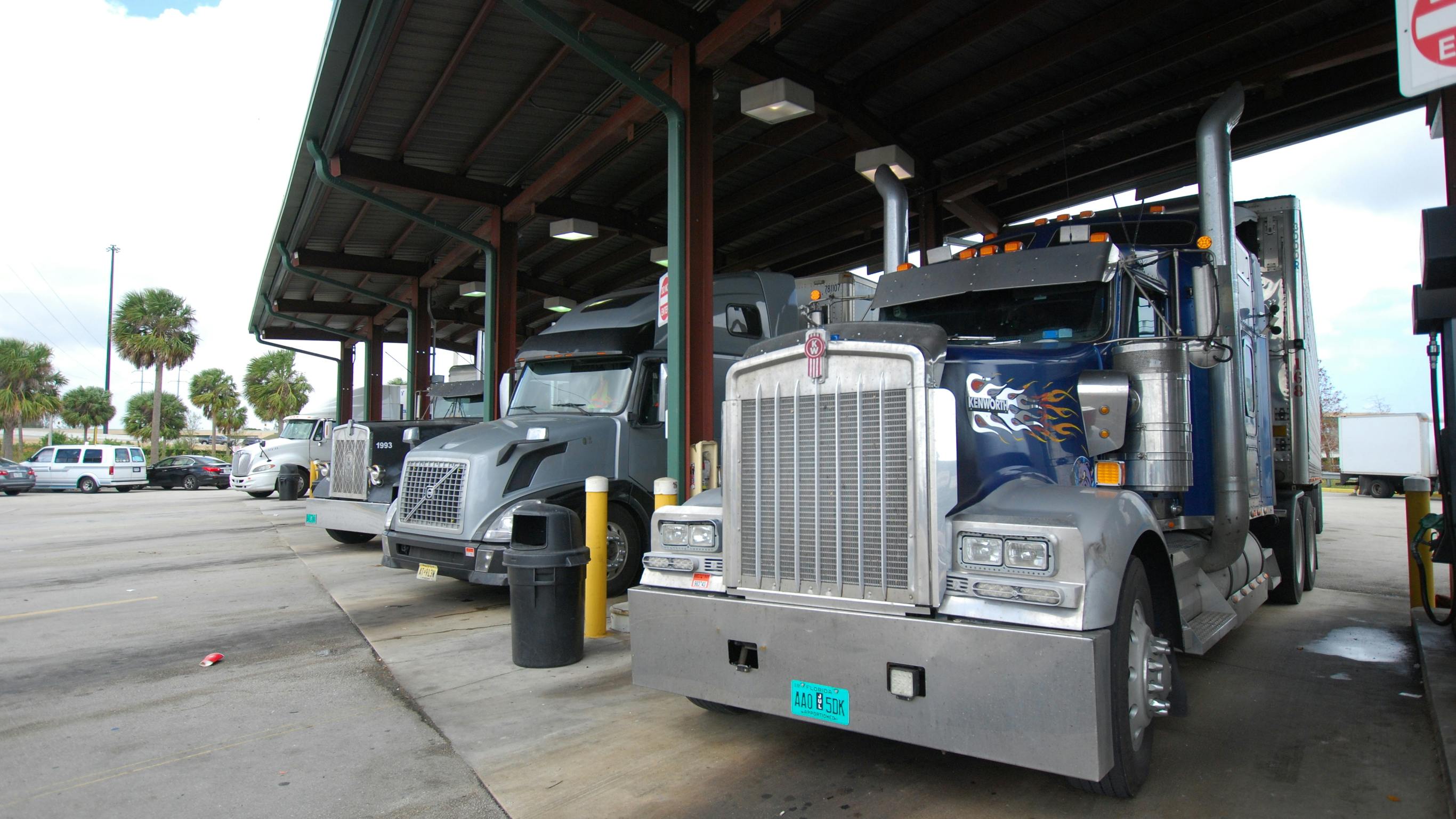 paccar and volvo trucks