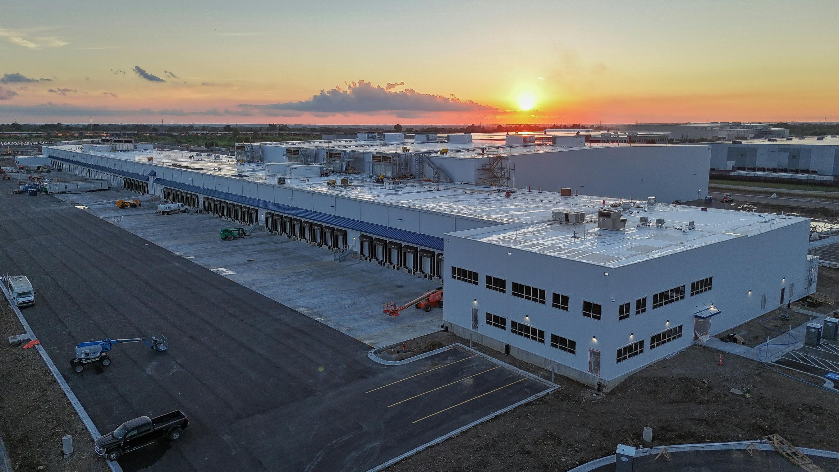 Americold recently celebrated the grand opening of its new 335,000-sq.-ft. facility in Kansas City, Missouri.