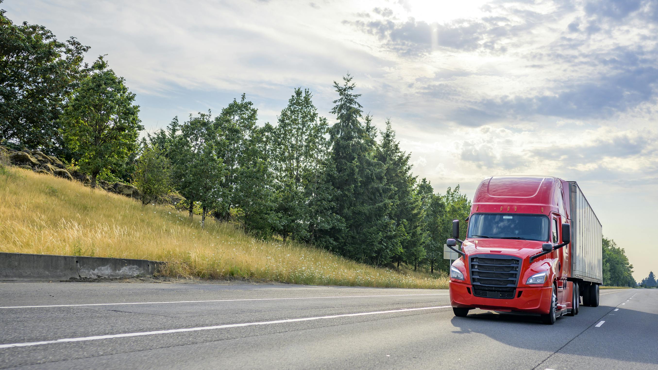 National linehaul spot rates remain above last year despite recent declines in dry van and reefer rates
