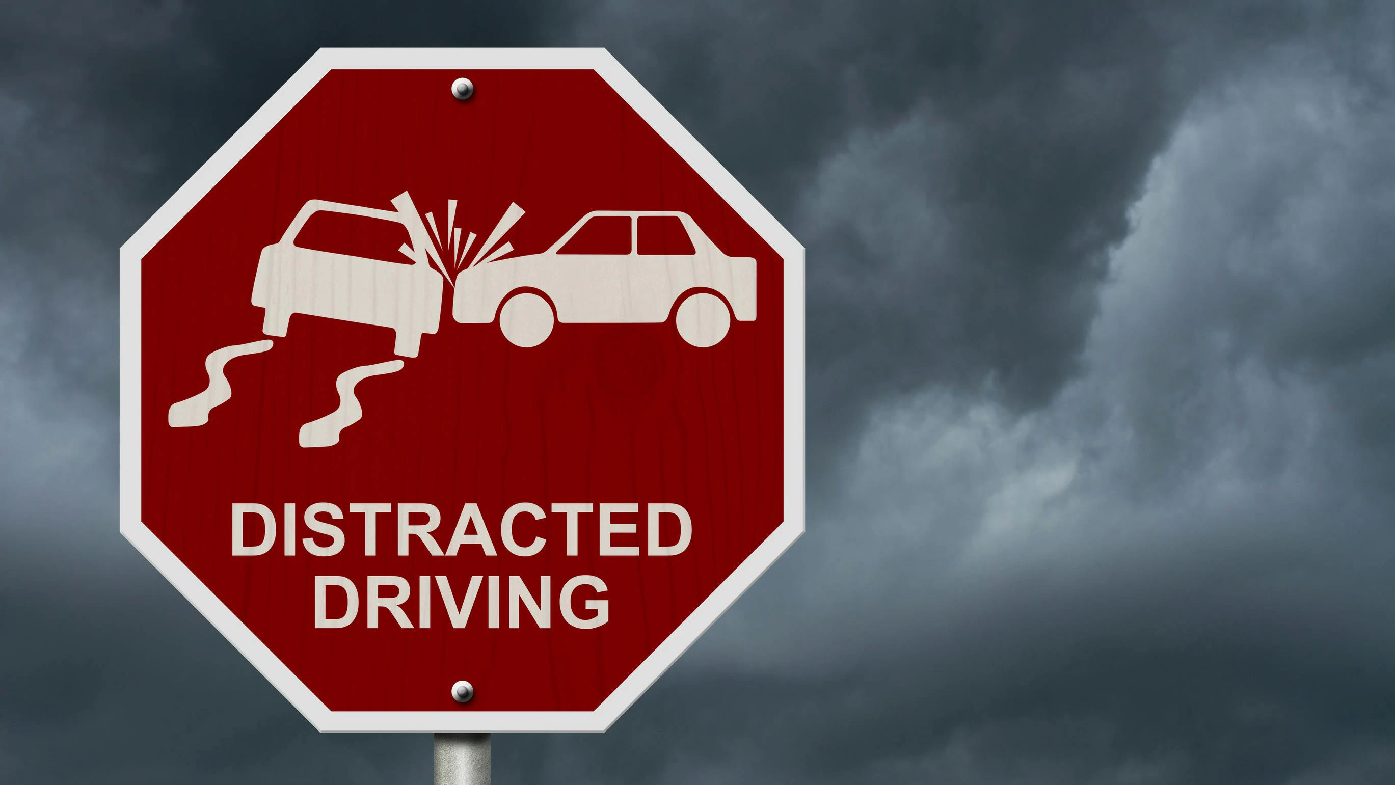 Distracted driving in trucking: Take this fleet safety quiz