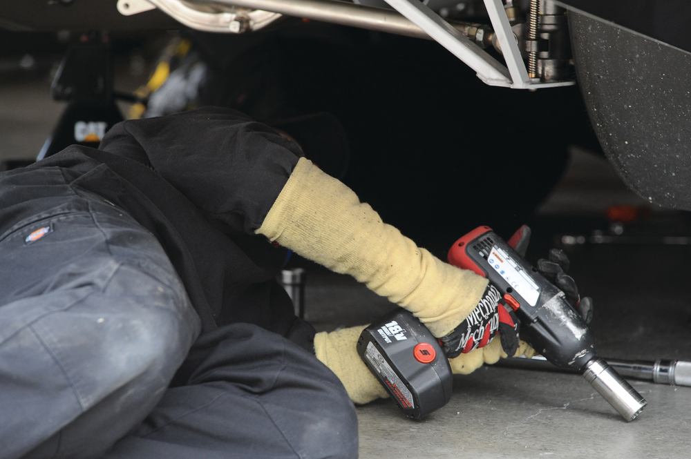 In addition to protecting the technicians hand, choosing the proper hand protection for the job will improve overall work performance by enabling the technician to work with more power and control.