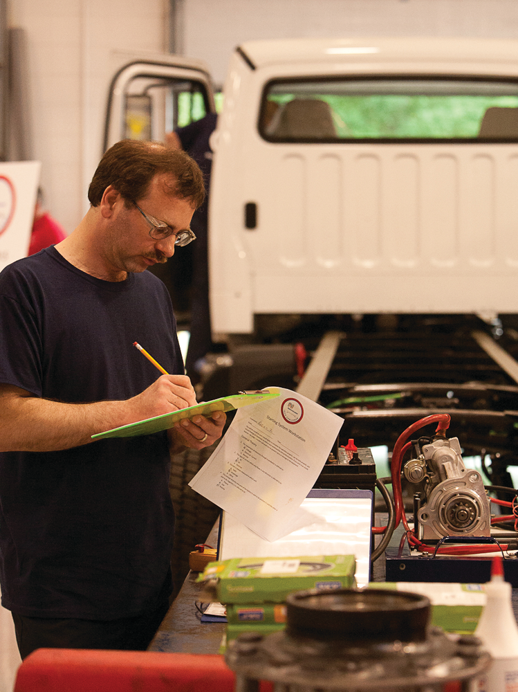 Bob Mrzyglod of Aim NationaLease, Girard, OH, took first place in the NationaLease Top Tech Challenge competition.