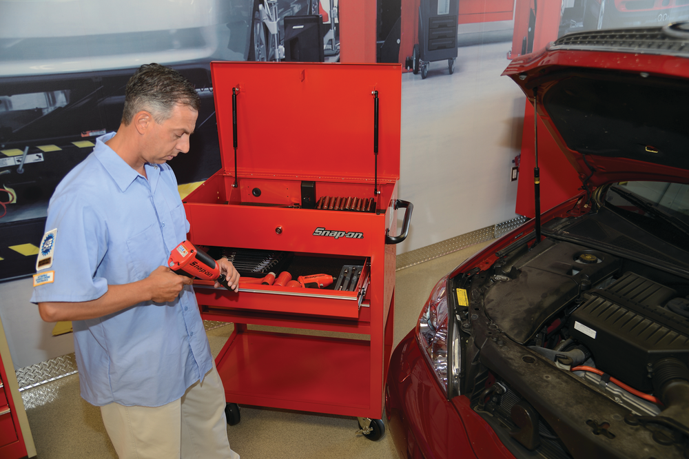 Among the foremost things to keep in mind when shopping for tool storage are design and construction, size and mobility, casters, drawer sizes and pulls and warranty.