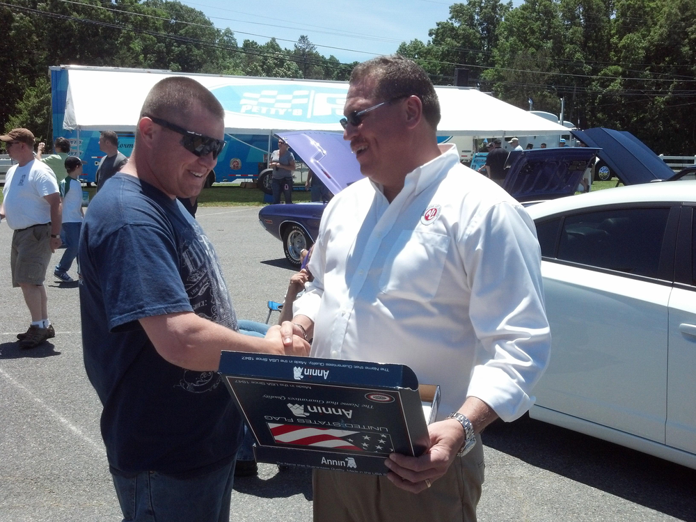 Marine presents Automotive Lift Institute (ALI) with U.S. flag that flew over Afghanistan base.