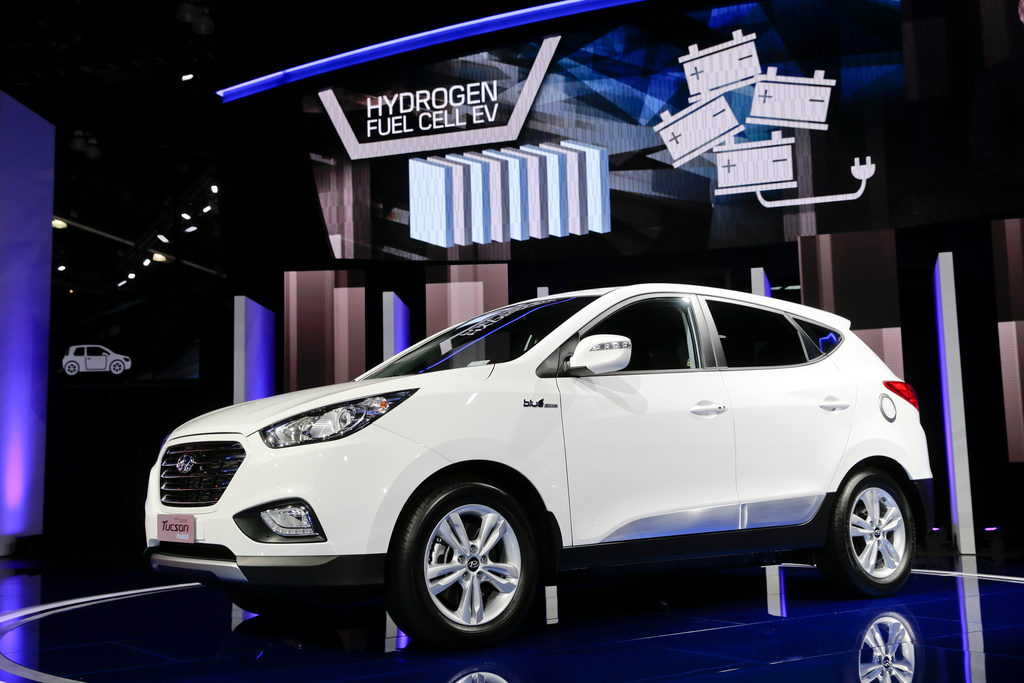 The 2015 Hyundai Tucson Fuel Cell hydrogen-powered electric vehicle is introduced at the 2013 Los Angeles Auto Show.